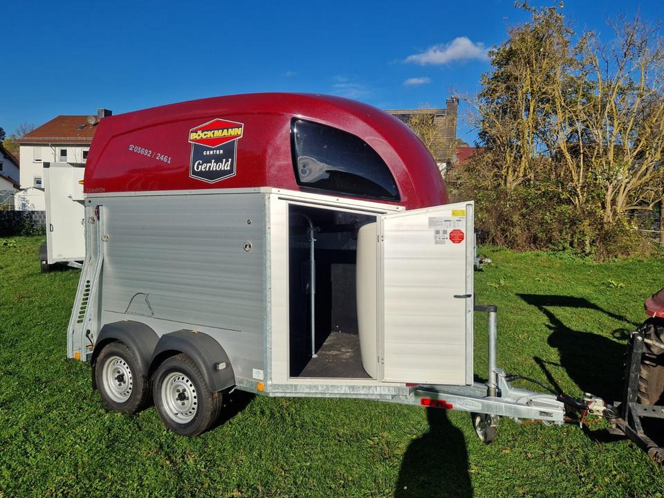 Böckmann Pferdeanhänger Champion R, SaKa., 100 km/h - Trailer trasporto cavalli: foto 2 Böckmann Pferdeanhänger Champion R, SaKa., 100 km/h - Trailer trasporto cavalli: foto 2