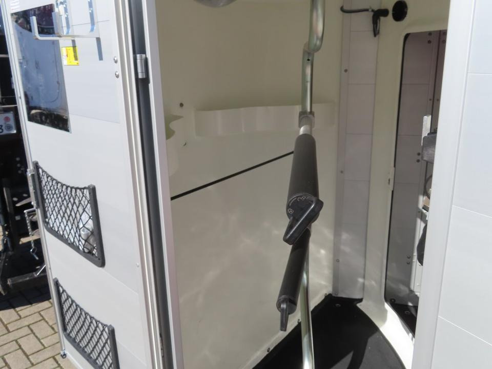 Trailer trasporto cavalli Böckmann Portax SKA 2025 Neu, Pferdeanhänger Sattelkammer,100 km: foto 16 Trailer trasporto cavalli Böckmann Portax SKA 2025 Neu, Pferdeanhänger Sattelkammer,100 km: foto 16
