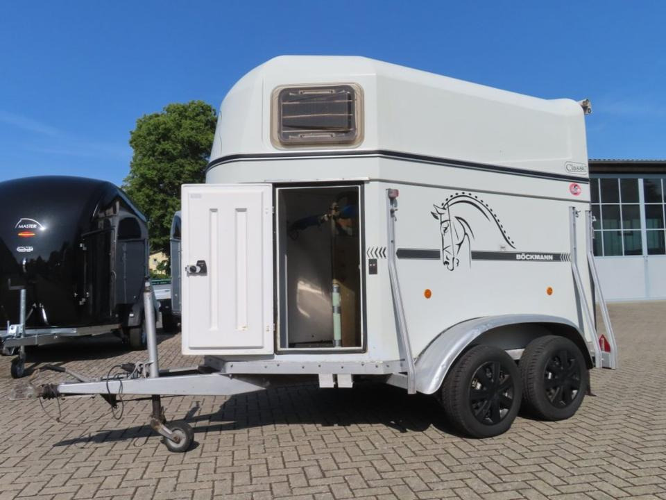 Pferdeanhänger Böckmann Classic Sattelkammer TÜV NEU - Trailer trasporto cavalli: foto 1 Pferdeanhänger Böckmann Classic Sattelkammer TÜV NEU - Trailer trasporto cavalli: foto 1