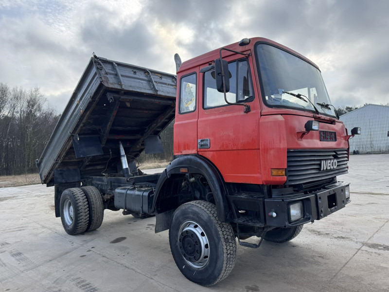 Iveco Magirus 180-23 (GRAND PONT / 4X4 / LAMES / POMPE MANUELLE) - Autocarro ribaltabile: foto 3 Iveco Magirus 180-23 (GRAND PONT / 4X4 / LAMES / POMPE MANUELLE) - Autocarro ribaltabile: foto 3