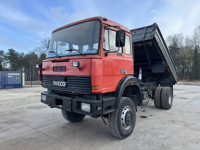 Iveco Magirus 180-23 (GRAND PONT / 4X4 / LAMES / POMPE MANUELLE) - Autocarro ribaltabile: foto 1 Iveco Magirus 180-23 (GRAND PONT / 4X4 / LAMES / POMPE MANUELLE) - Autocarro ribaltabile: foto 1