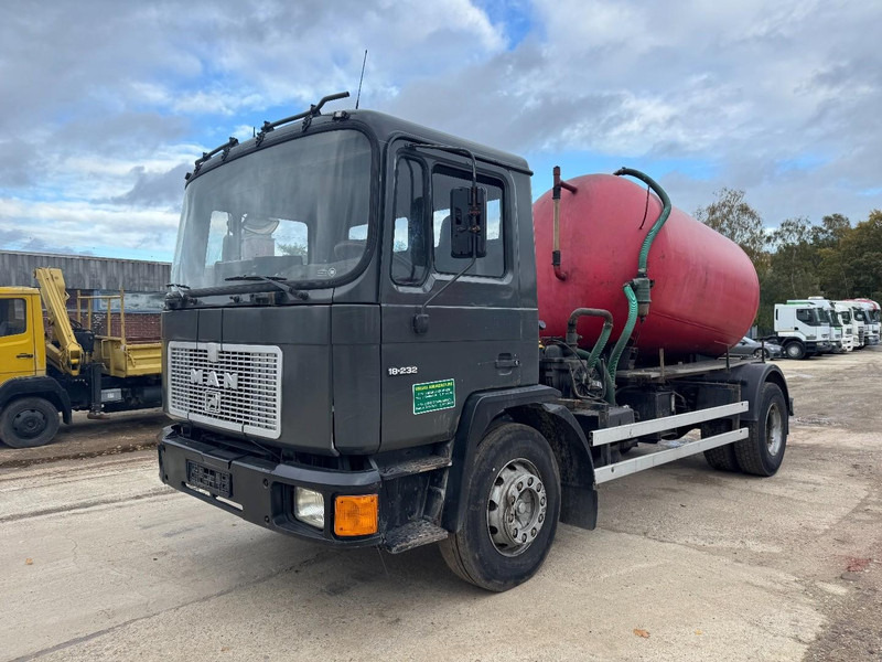 MAN 18.232 (8000 L / 6 CYLINDER WITH MANUAL PUMP / STEEL SUSPENSION) - Autospurgo: foto 1 MAN 18.232 (8000 L / 6 CYLINDER WITH MANUAL PUMP / STEEL SUSPENSION) - Autospurgo: foto 1