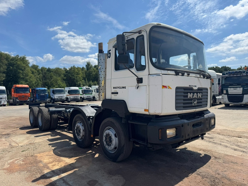 MAN 32.364 (EURO 2 / 6 CYLINDER / 12 TIRES / 8X4 / PERFECT) - Autocarro telaio: foto 3 MAN 32.364 (EURO 2 / 6 CYLINDER / 12 TIRES / 8X4 / PERFECT) - Autocarro telaio: foto 3