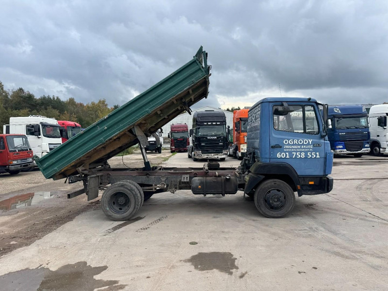 Mercedes-Benz SK 814 (6 CYLINDER / STEEL SUSPENSION / MANUAL PUMP / 3-SIDE TIPPER) - Autocarro ribaltabile: foto 4 Mercedes-Benz SK 814 (6 CYLINDER / STEEL SUSPENSION / MANUAL PUMP / 3-SIDE TIPPER) - Autocarro ribaltabile: foto 4