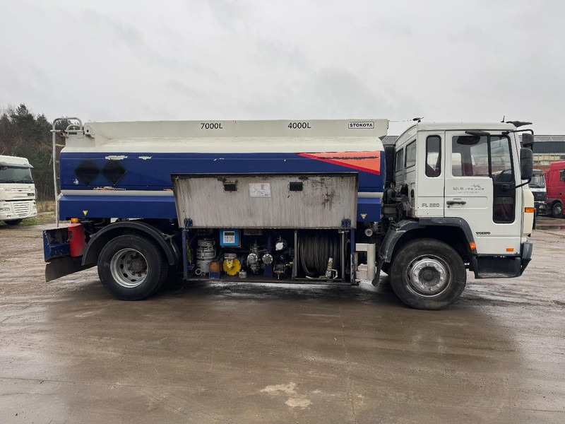 Volvo FL 6 - 220 (11000 L / 2 COMPARTMENTS / 18 TON / MANUAL GEARBOX / PERFECT) - Camion cisterna: foto 4 Volvo FL 6 - 220 (11000 L / 2 COMPARTMENTS / 18 TON / MANUAL GEARBOX / PERFECT) - Camion cisterna: foto 4