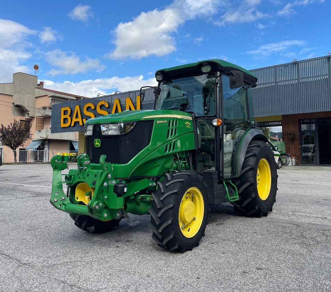 JOHN DEERE 5090 GF - Trattore: foto 1 JOHN DEERE 5090 GF - Trattore: foto 1