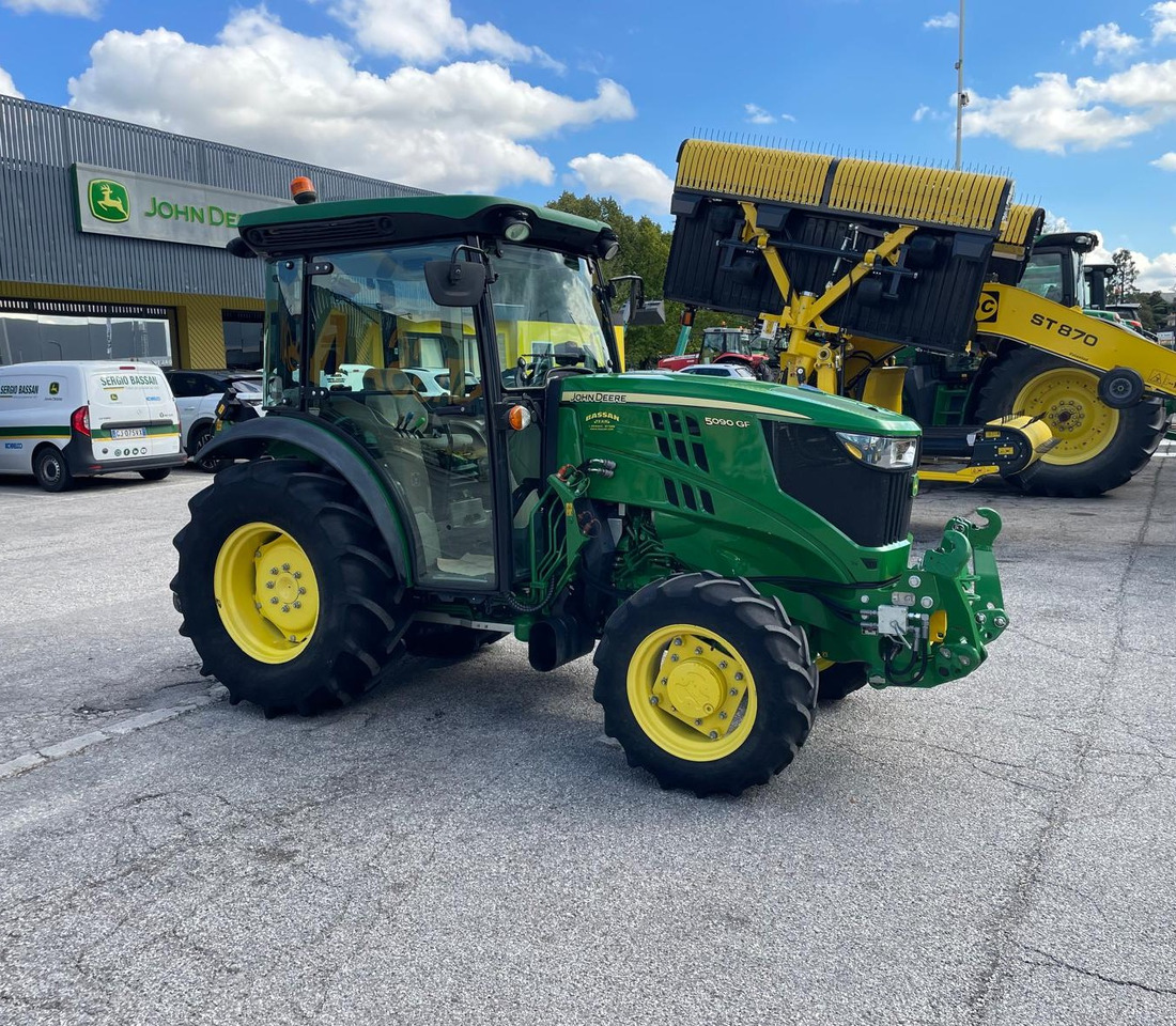 JOHN DEERE 5090 GF - Trattore: foto 2 JOHN DEERE 5090 GF - Trattore: foto 2