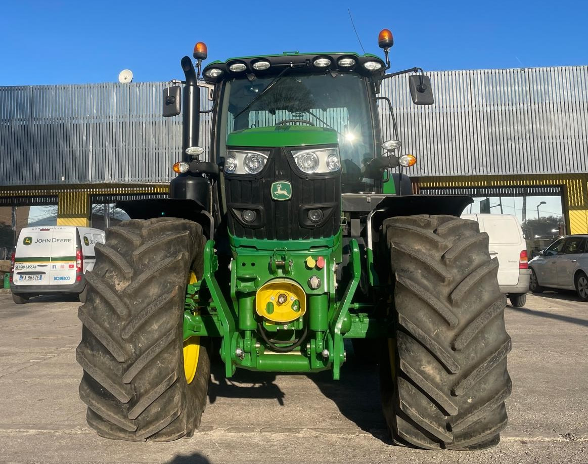 JOHN DEERE 6145 R - Trattore: foto 2 JOHN DEERE 6145 R - Trattore: foto 2
