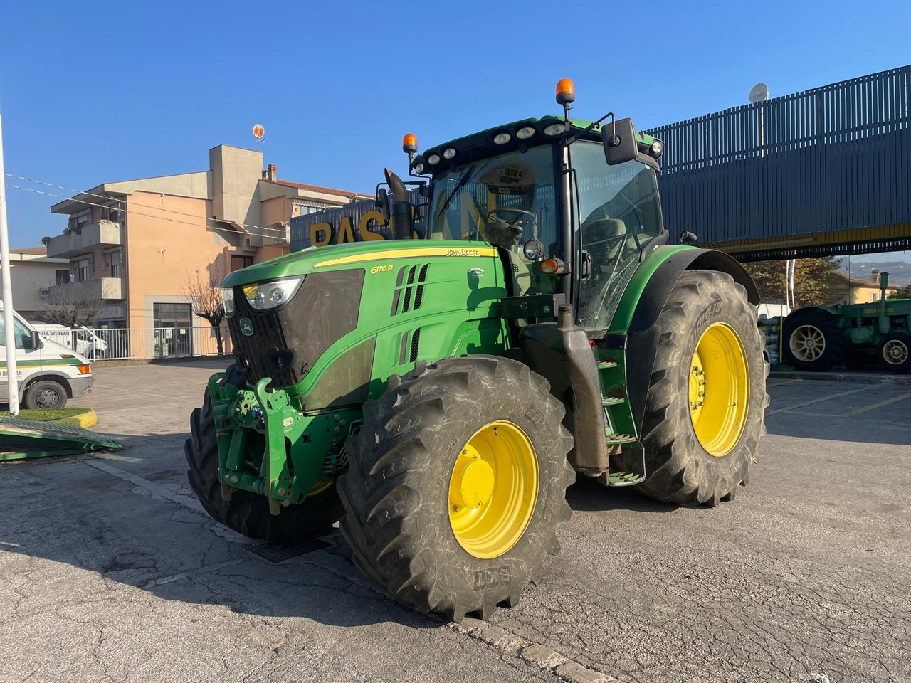 JOHN DEERE 6170 R - Trattore: foto 1 JOHN DEERE 6170 R - Trattore: foto 1