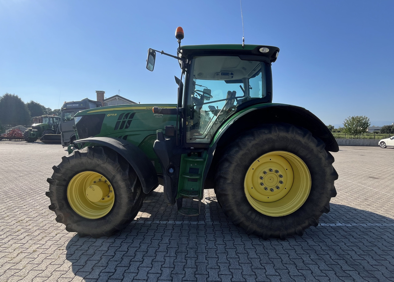 JOHN DEERE 6175 R - Trattore: foto 2 JOHN DEERE 6175 R - Trattore: foto 2