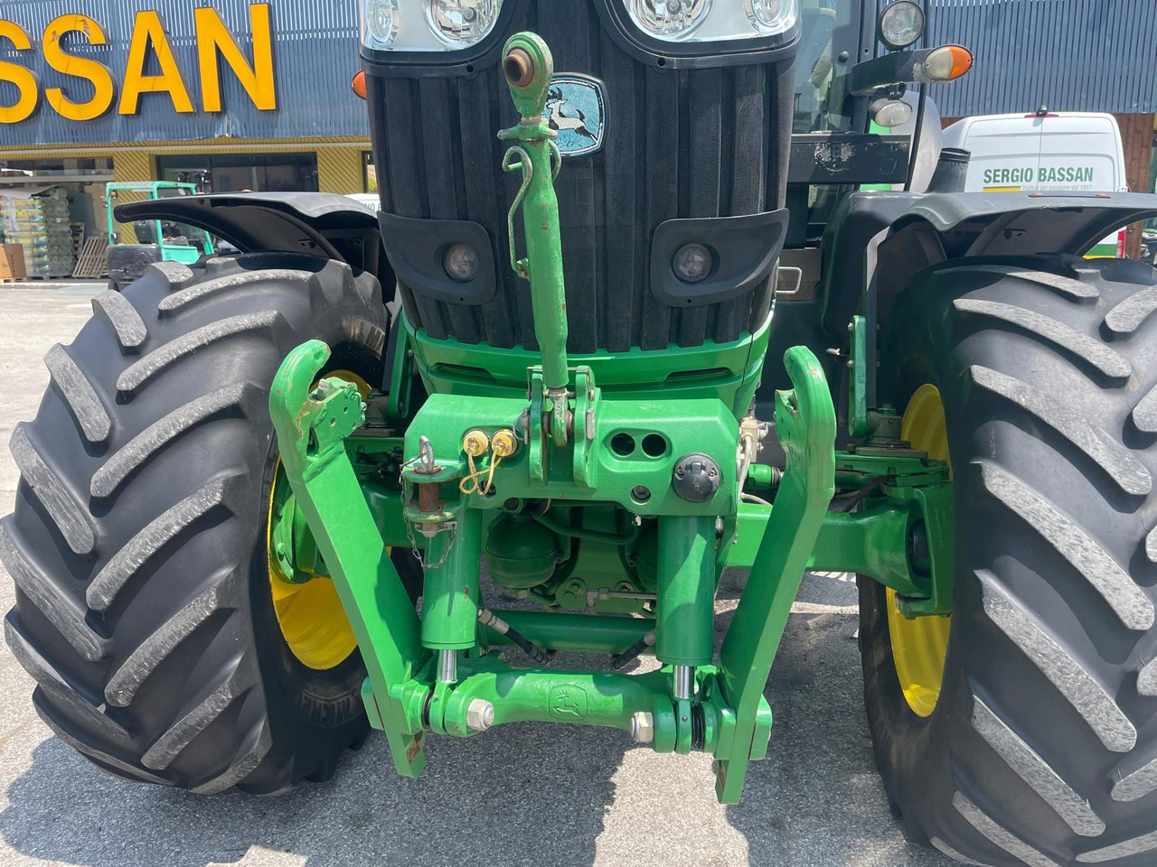 JOHN DEERE 6190 R - Trattore: foto 2 JOHN DEERE 6190 R - Trattore: foto 2