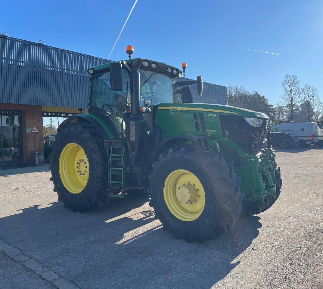JOHN DEERE 6250 R - Trattore: foto 3 JOHN DEERE 6250 R - Trattore: foto 3
