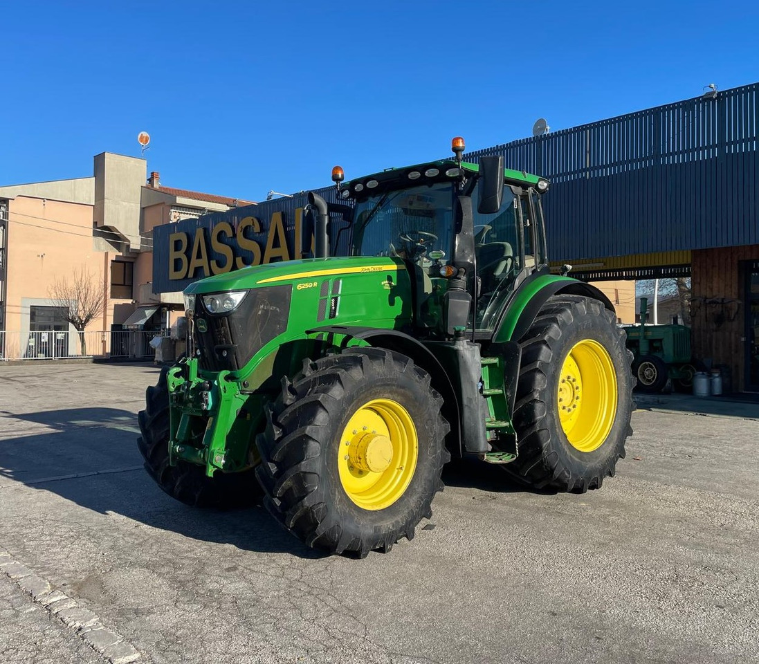 JOHN DEERE 6250 R - Trattore: foto 1 JOHN DEERE 6250 R - Trattore: foto 1