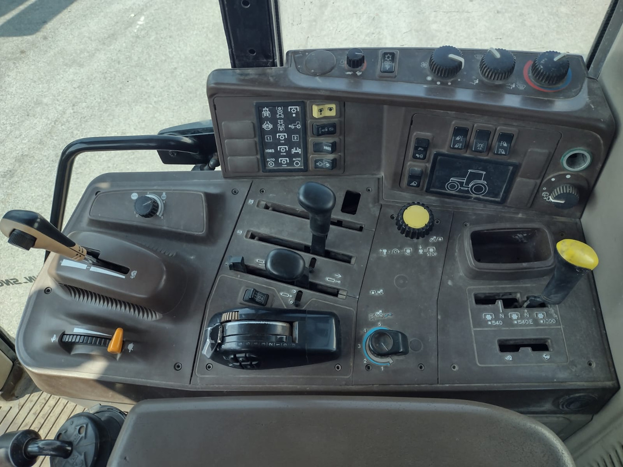 JOHN DEERE 6520 PREMIUM - Trattore: foto 2 JOHN DEERE 6520 PREMIUM - Trattore: foto 2
