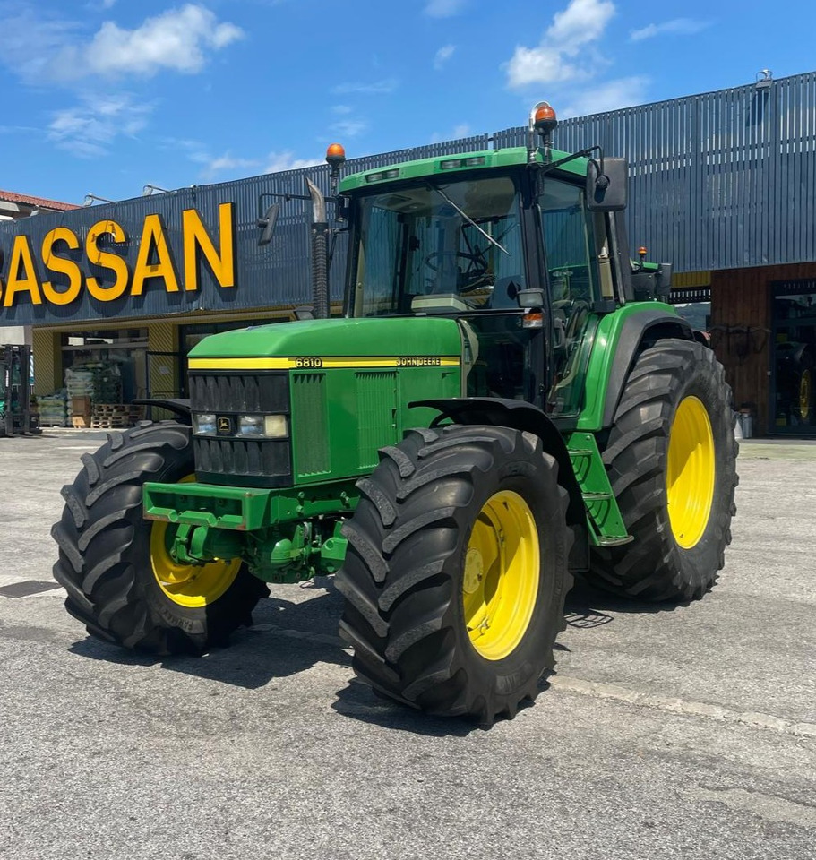 JOHN DEERE 6810 - Trattore: foto 1 JOHN DEERE 6810 - Trattore: foto 1