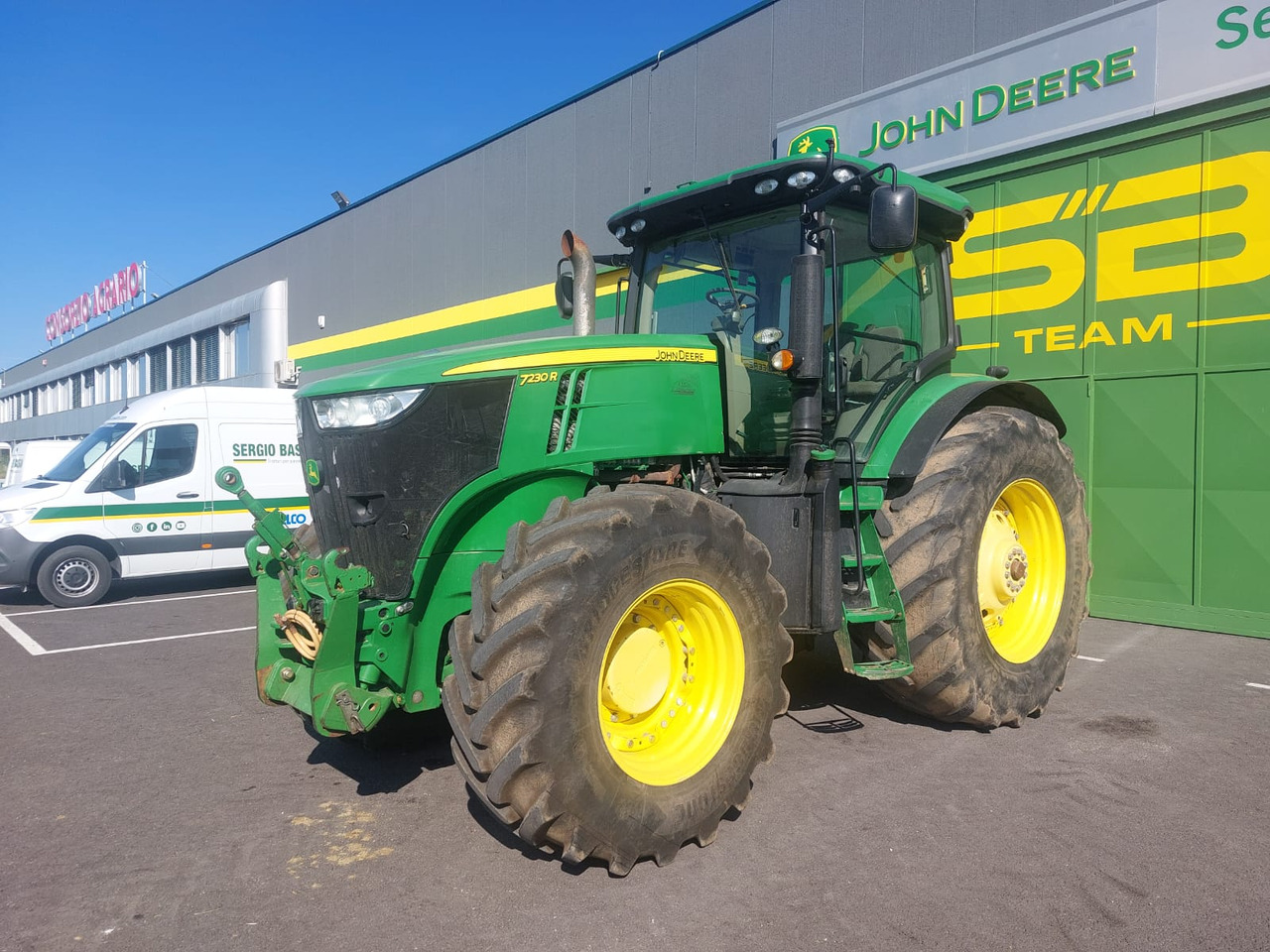 JOHN DEERE 7230 R - Trattore: foto 1 JOHN DEERE 7230 R - Trattore: foto 1