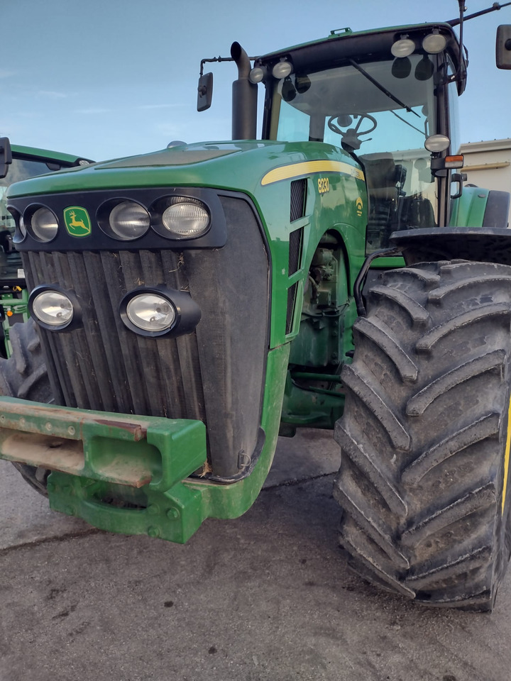 JOHN DEERE 8230 - Trattore: foto 3 JOHN DEERE 8230 - Trattore: foto 3