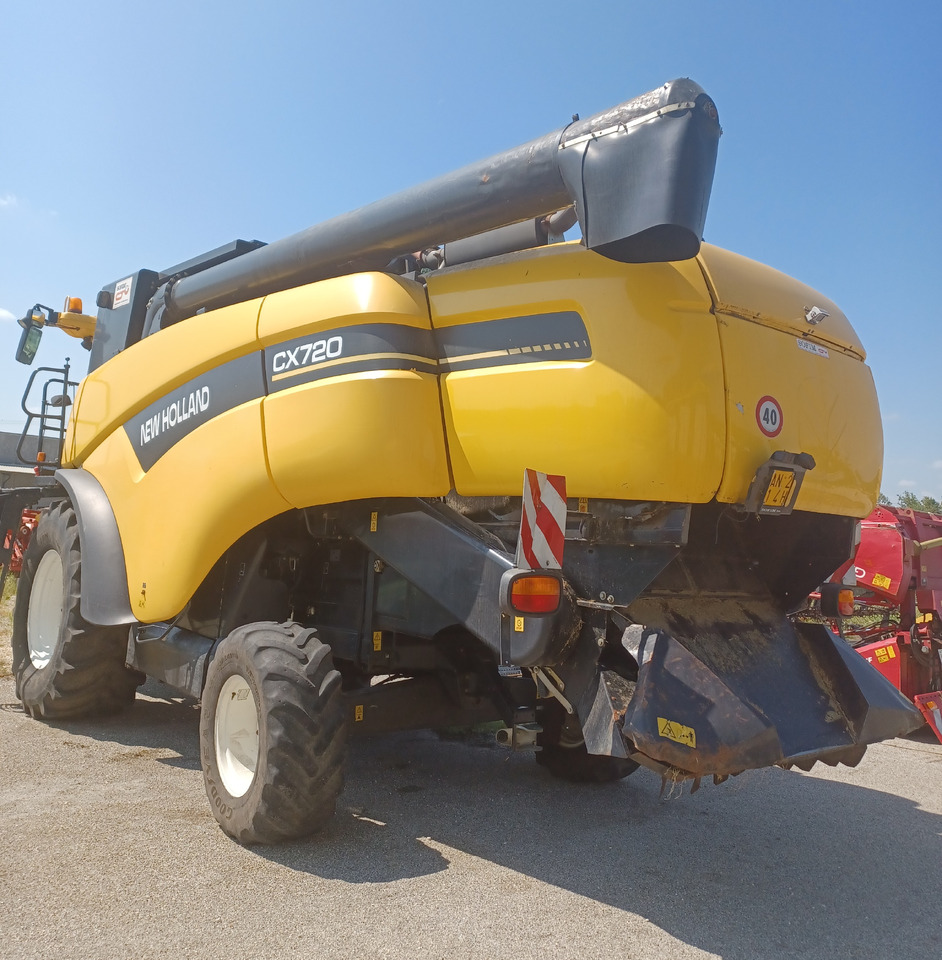 NEW HOLLAND MIETITREBBIA CX 720 - Mietitrebbia: foto 4 NEW HOLLAND MIETITREBBIA CX 720 - Mietitrebbia: foto 4
