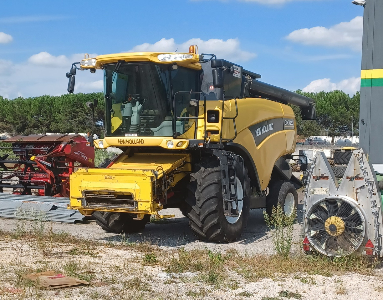 NEW HOLLAND MIETITREBBIA CX 720 - Mietitrebbia: foto 2 NEW HOLLAND MIETITREBBIA CX 720 - Mietitrebbia: foto 2