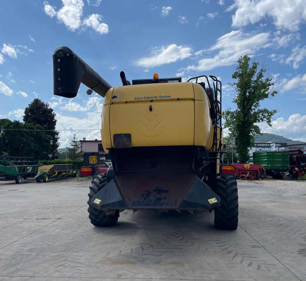 NEW HOLLAND MIETITREBBIA CX 8080 - Mietitrebbia: foto 5 NEW HOLLAND MIETITREBBIA CX 8080 - Mietitrebbia: foto 5