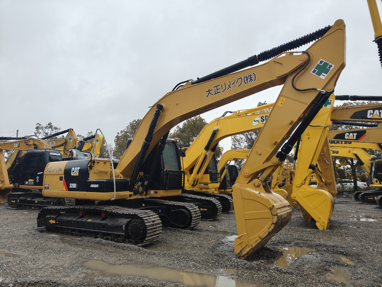 CATERPILLAR used 320D excavator - Escavatore cingolato: foto 1 CATERPILLAR used 320D excavator - Escavatore cingolato: foto 1