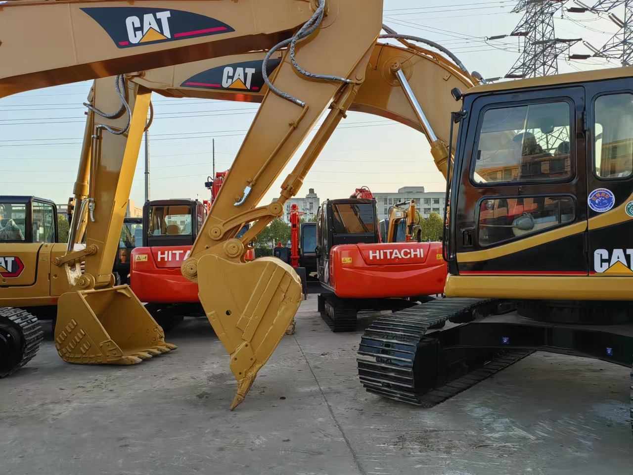 CATERPILLAR used 320b excavator - Escavatore cingolato: foto 1 CATERPILLAR used 320b excavator - Escavatore cingolato: foto 1