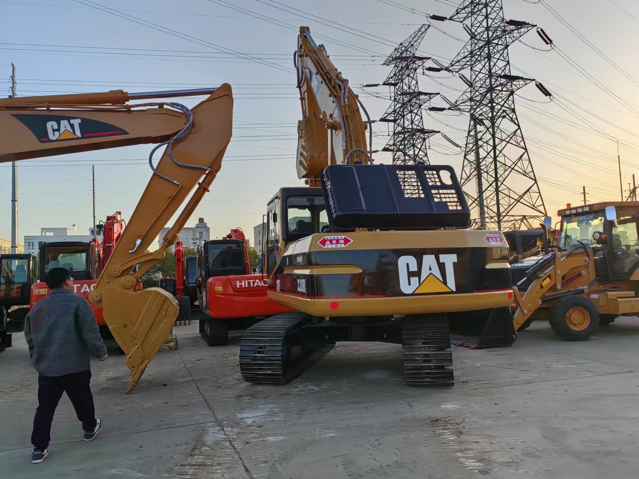 CATERPILLAR used 320b excavator - Escavatore cingolato: foto 4 CATERPILLAR used 320b excavator - Escavatore cingolato: foto 4