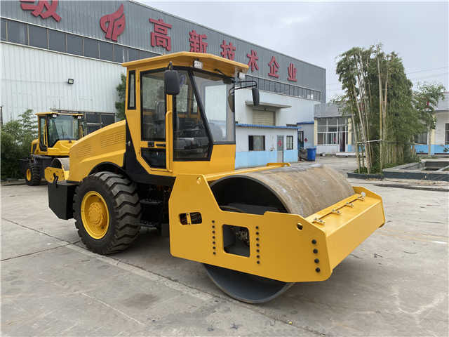 China Made Small Size Road Roller , Brand New Roller , New Compactor Machines - Rullo compattatore/ Rullo compressore: foto 3 China Made Small Size Road Roller , Brand New Roller , New Compactor Machines - Rullo compattatore/ Rullo compressore: foto 3