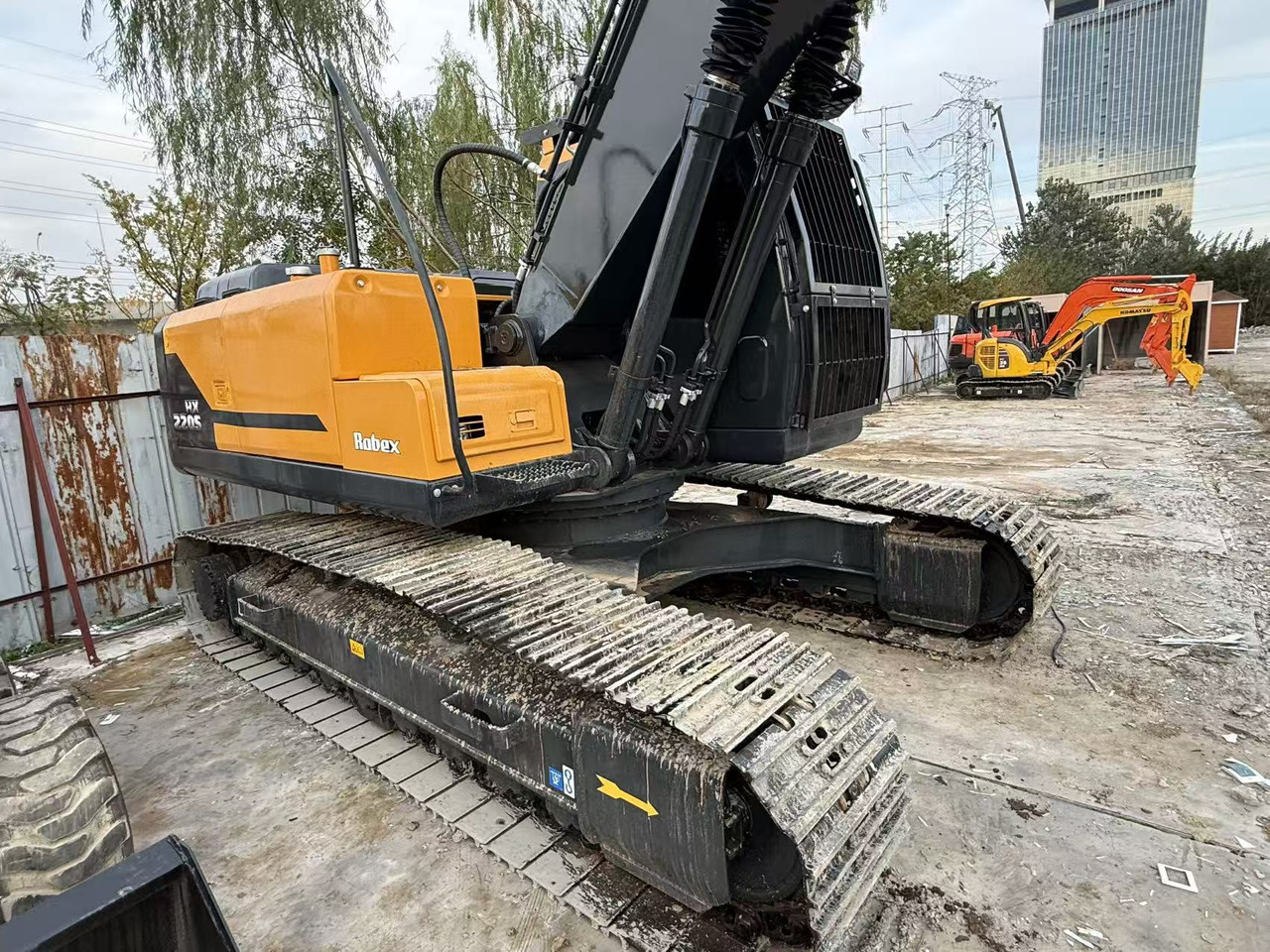 HYUNDAI Used Hyundai excavator 220-9 2022 model, engine, gear pump, Korean brand, excellent condition, low hourly rate, 52,000 kg operating weight. - Miniescavatore: foto 1 HYUNDAI Used Hyundai excavator 220-9 2022 model, engine, gear pump, Korean brand, excellent condition, low hourly rate, 52,000 kg operating weight. - Miniescavatore: foto 1