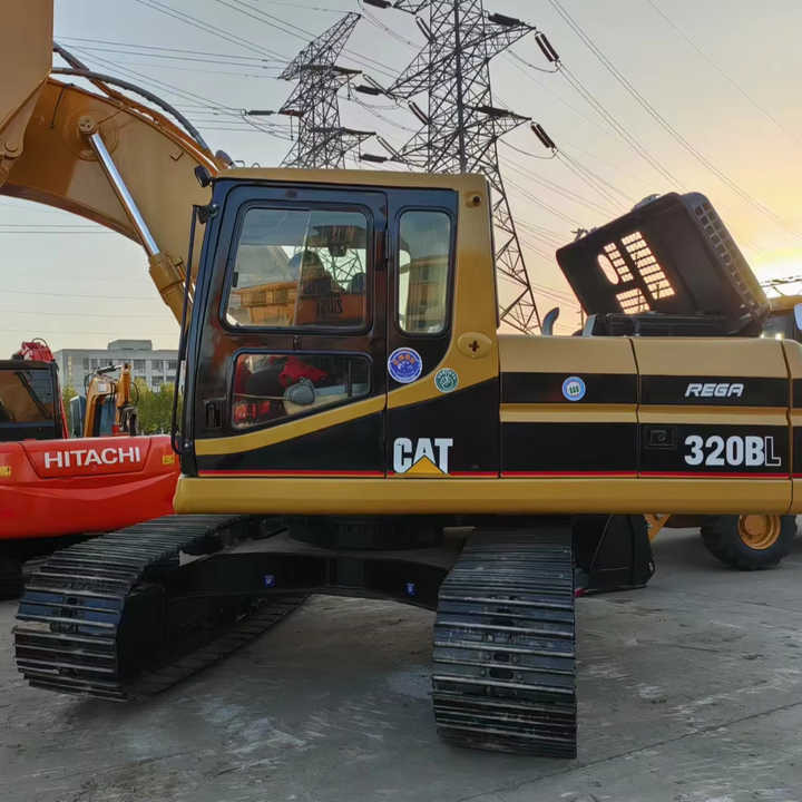 Used Cat Excavator Japan 20 Tons Digger Machinery Caterpillar CAT 320BL for Sale Cat 320B 320BL 320C 320D 320CL 320DL in Stock - Escavatore: foto 1 Used Cat Excavator Japan 20 Tons Digger Machinery Caterpillar CAT 320BL for Sale Cat 320B 320BL 320C 320D 320CL 320DL in Stock - Escavatore: foto 1