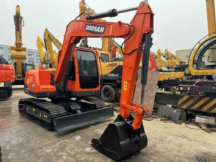Used Excavator Doosan DX70 75 Excavator Second Hand Digger Used Machinery 7 Ton Used Hydraulic Crawler Excavator - Escavatore: foto 4 Used Excavator Doosan DX70 75 Excavator Second Hand Digger Used Machinery 7 Ton Used Hydraulic Crawler Excavator - Escavatore: foto 4