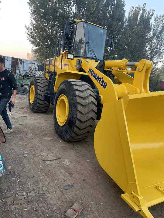 Used Komatsu WA380-3 Front Loader in Very Good Condition Strong Power komatsu 380 Wheel Loader Low Price Hot Sale - Pala gommata: foto 2 Used Komatsu WA380-3 Front Loader in Very Good Condition Strong Power komatsu 380 Wheel Loader Low Price Hot Sale - Pala gommata: foto 2
