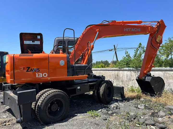 Used Wheel Excavator Hitachi ZX 130W Made in Japan 13ton Hitachi Zx130w Wheel Excavator Price Used Hitachi Zx130 Excavator SALE - Escavatore: foto 4 Used Wheel Excavator Hitachi ZX 130W Made in Japan 13ton Hitachi Zx130w Wheel Excavator Price Used Hitachi Zx130 Excavator SALE - Escavatore: foto 4