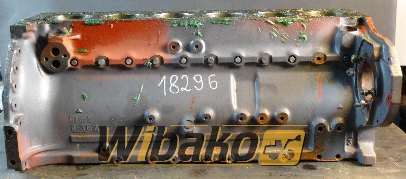 Block Engine / Motor Deutz BF6L913 4155075R - Blocco cilindri per Macchina da cantiere: foto 1 Block Engine / Motor Deutz BF6L913 4155075R - Blocco cilindri per Macchina da cantiere: foto 1