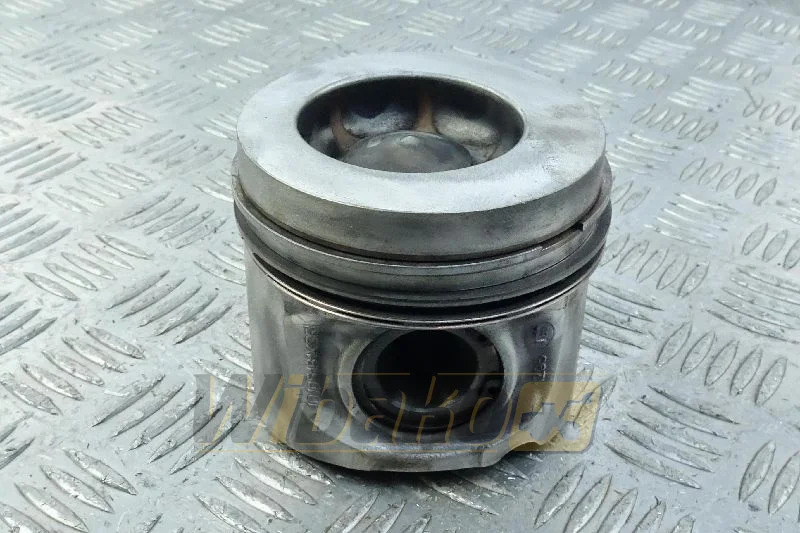 Deutz 04501383 - Pistoni/ Anelli/ Boccole per Macchina da cantiere: foto 1 Deutz 04501383 - Pistoni/ Anelli/ Boccole per Macchina da cantiere: foto 1