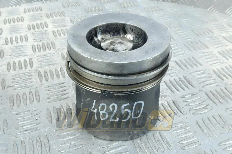Deutz 1013/2013 04501353/04295313/04290313 - Pistoni/ Anelli/ Boccole per Macchina da cantiere: foto 1 Deutz 1013/2013 04501353/04295313/04290313 - Pistoni/ Anelli/ Boccole per Macchina da cantiere: foto 1