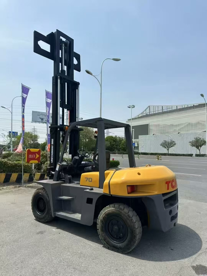 TCM FD70 - Elevatore verticale: foto 1 TCM FD70 - Elevatore verticale: foto 1