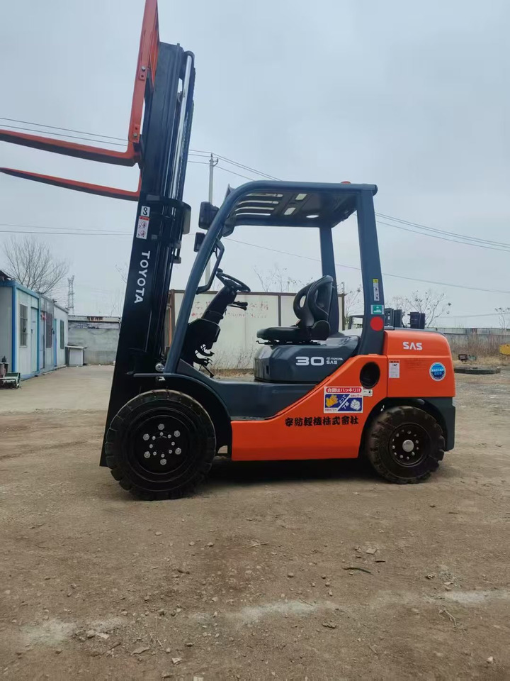 Toyata 3-ton - Elevatore verticale: foto 5 Toyata 3-ton - Elevatore verticale: foto 5