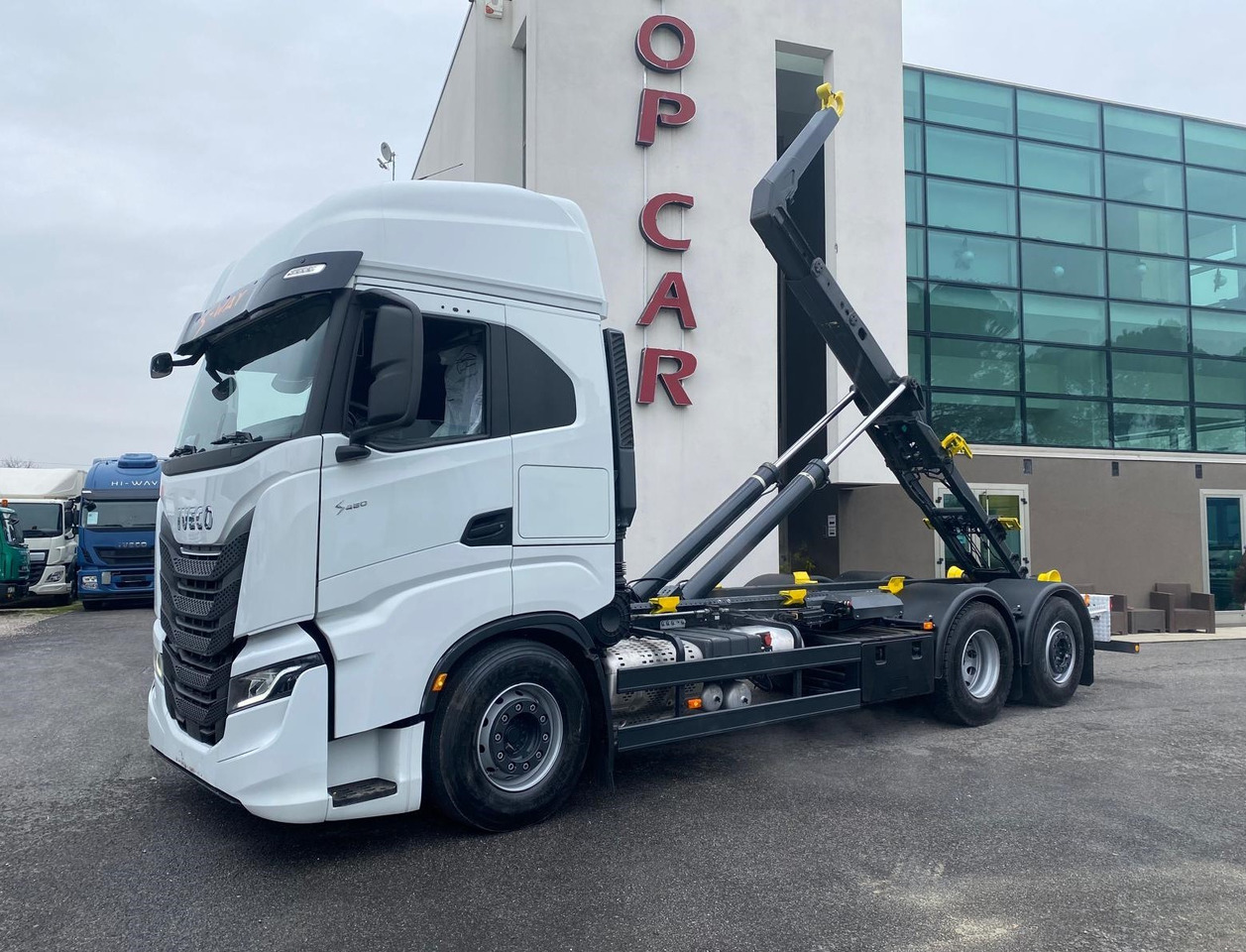 IVECO S-WAY AS260S48 - Camion: foto 1 IVECO S-WAY AS260S48 - Camion: foto 1