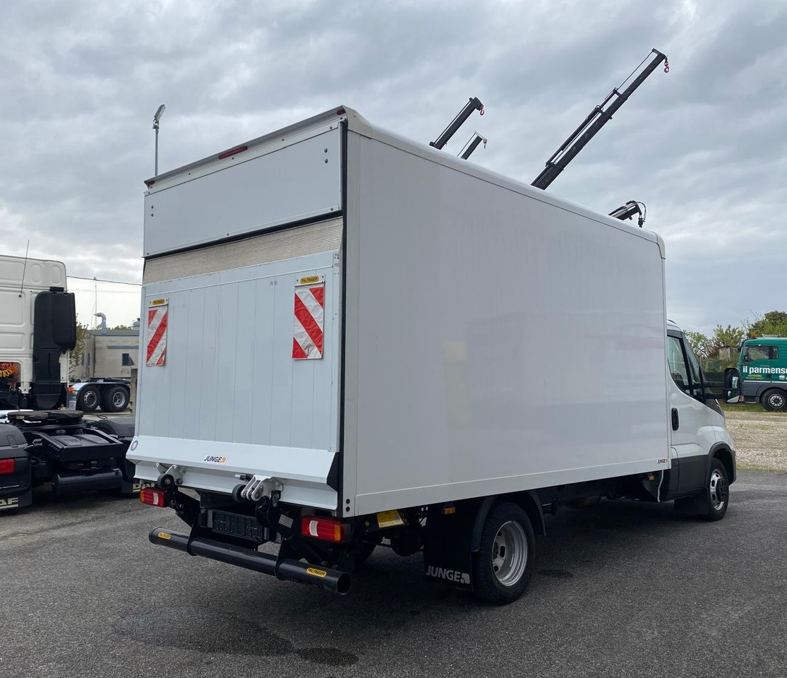 IVECO DAILY 35C16 - Furgone chiuso: foto 3 IVECO DAILY 35C16 - Furgone chiuso: foto 3