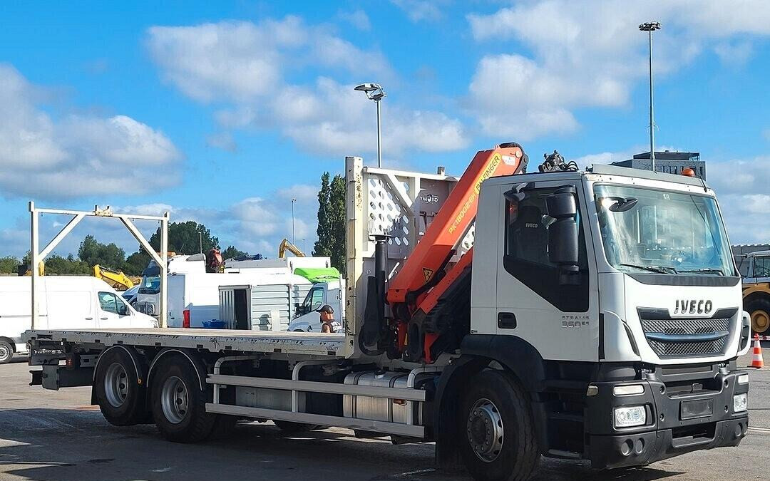 IVECO STRALIS 360 CASSONE FISSO E GRU PALFINGER - Autocarro con pianale/ Cassone fisso, Camion con gru: foto 2 IVECO STRALIS 360 CASSONE FISSO E GRU PALFINGER - Autocarro con pianale/ Cassone fisso, Camion con gru: foto 2