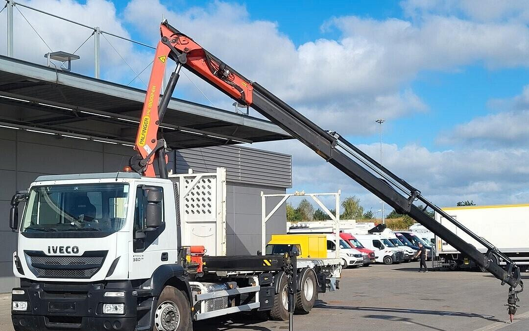 IVECO STRALIS 360 CASSONE FISSO E GRU PALFINGER - Autocarro con pianale/ Cassone fisso, Camion con gru: foto 3 IVECO STRALIS 360 CASSONE FISSO E GRU PALFINGER - Autocarro con pianale/ Cassone fisso, Camion con gru: foto 3