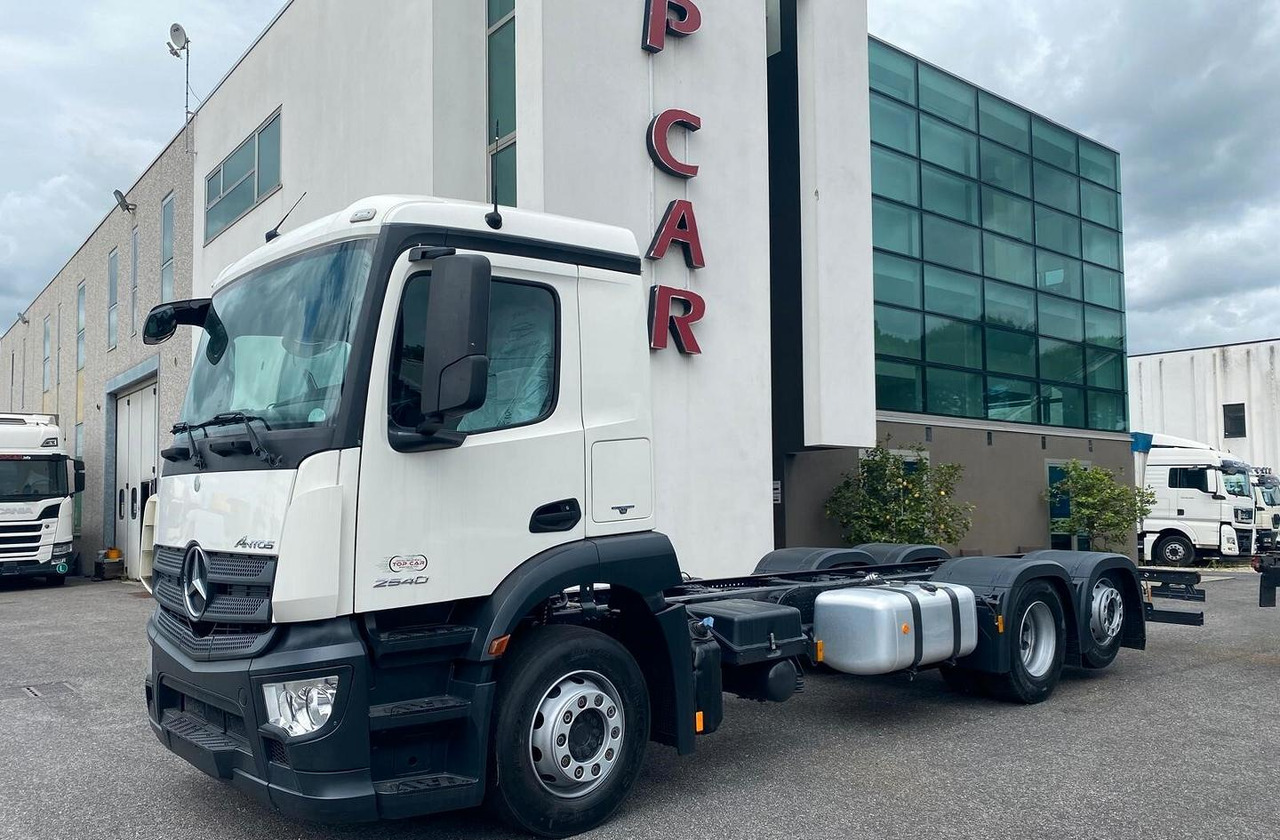 MERCEDES ANTOS 25.40 MOTRICE 3 ASSI TELAIO - Autocarro telaio: foto 1 MERCEDES ANTOS 25.40 MOTRICE 3 ASSI TELAIO - Autocarro telaio: foto 1
