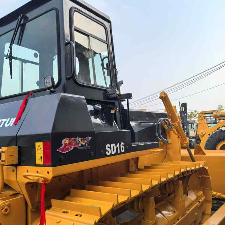 80% new low price Used shantui sd16 dozer excellent performance for sale used shantui sd16/sd22/sd32 bulldozer in stock - Bulldozer: foto 3 80% new low price Used shantui sd16 dozer excellent performance for sale used shantui sd16/sd22/sd32 bulldozer in stock - Bulldozer: foto 3