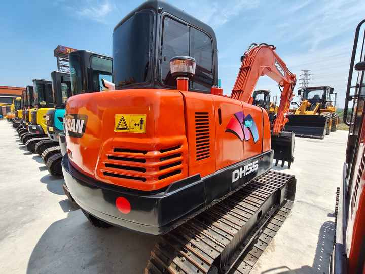 90% New Mini Excavator Doosan DH55, 5-Ton Mini Used Doosan Excavator with Low Price and Good Quality - Miniescavatore: foto 4 90% New Mini Excavator Doosan DH55, 5-Ton Mini Used Doosan Excavator with Low Price and Good Quality - Miniescavatore: foto 4