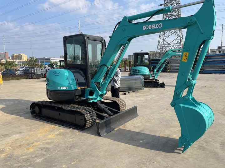 Affordable Kobelco SK55SR Used Excavator | Complete Customs Docs & Invoice Included - Escavatore cingolato: foto 4 Affordable Kobelco SK55SR Used Excavator | Complete Customs Docs & Invoice Included - Escavatore cingolato: foto 4