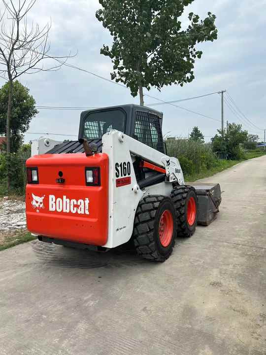 USED BOBCAT S160 Skid-steer Loader Bobcat S160 Carry Sweeper with Very Good Performance Is for Sale at a Low Price. - Minipala: foto 5 USED BOBCAT S160 Skid-steer Loader Bobcat S160 Carry Sweeper with Very Good Performance Is for Sale at a Low Price. - Minipala: foto 5