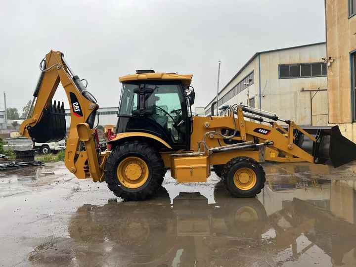 Used Caterpillar CAT 420F Backhoe Loader Retro Excavator CAT420F Cheap Price for Sale - Terna: foto 3 Used Caterpillar CAT 420F Backhoe Loader Retro Excavator CAT420F Cheap Price for Sale - Terna: foto 3