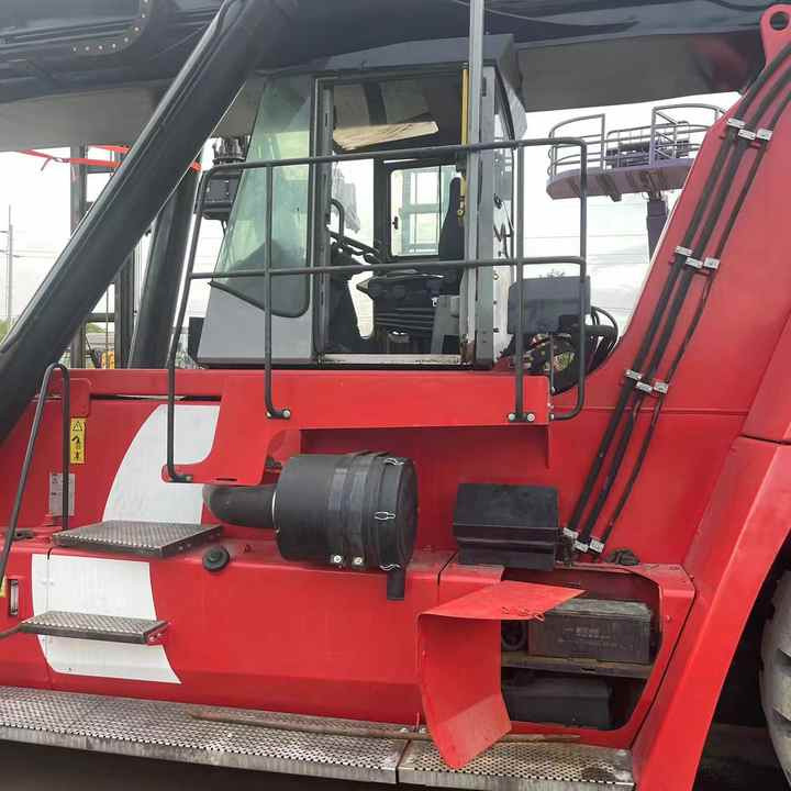 Used KALMAR DRF450-60S5 Port Reach Stacker Container Dedicated 45t - Reach stacker: foto 5 Used KALMAR DRF450-60S5 Port Reach Stacker Container Dedicated 45t - Reach stacker: foto 5