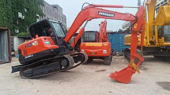 Used Mini Excavator DX55-9C Doosan Excavator 5 Tonnes High Performance Low Price for Sale Dh55 Dh60 Dx55 Dx60 in Stock - Miniescavatore: foto 2 Used Mini Excavator DX55-9C Doosan Excavator 5 Tonnes High Performance Low Price for Sale Dh55 Dh60 Dx55 Dx60 in Stock - Miniescavatore: foto 2